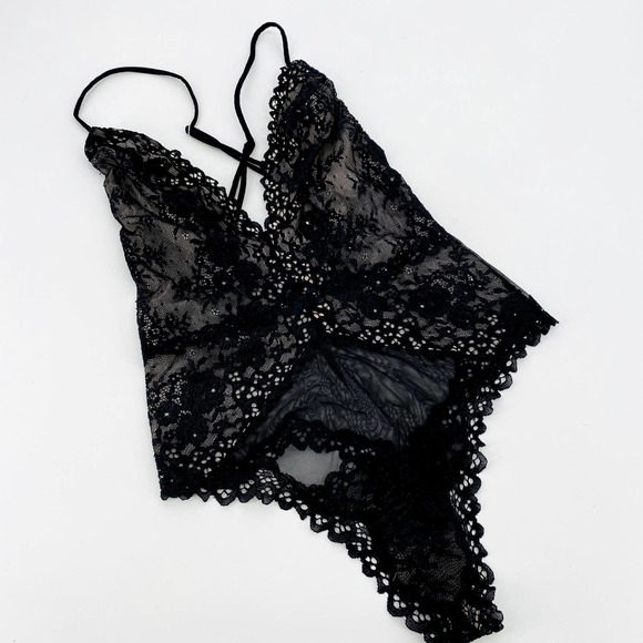 Victoria's Secret M Black Lace detail v-neck criss-cross bodysuit Teddy - Picture 2 of 4